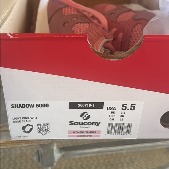 Brand New Pink saucony tennis shoes - Picture 3 of 3